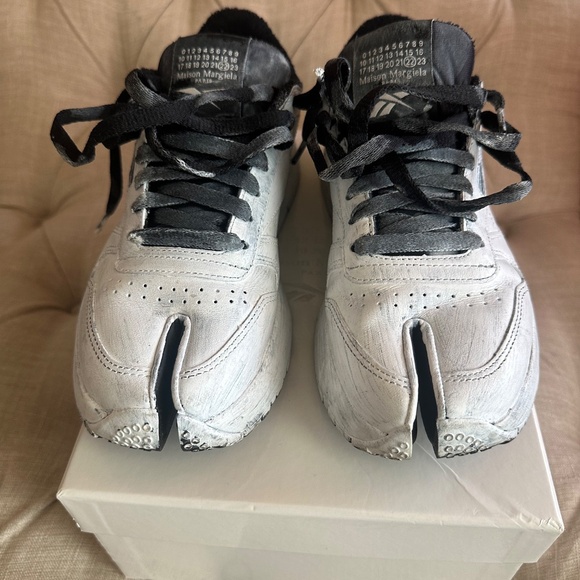 MARGIELA/ REEBOK CLASSIC TABI - Picture 6 of 9